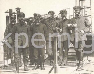 1.Weltkrieg, Foto von Feldgrauen mit Gasmasken 7 x 9cm