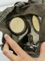 Luftschutz Gasmaske in Behälter, die Maske angetrocknet, ungereinigtes Set