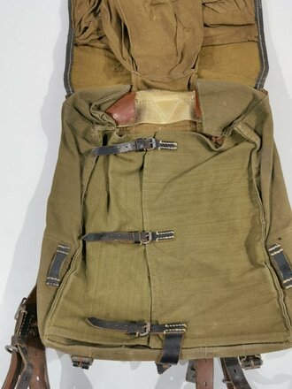 Tornister Wehrmacht datiert 1943, getragenes Stück in gutem Zustand