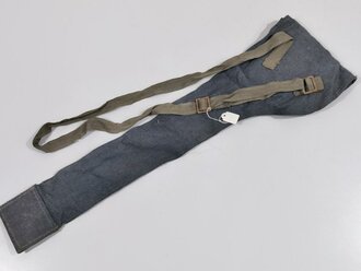 Tasche für die Gaswarnfähnchen der Wehrmacht, seltene Variante aus blauem Material, in sehr gutem Zustand