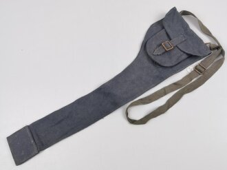 Tasche für die Gaswarnfähnchen der Wehrmacht, seltene Variante aus blauem Material, in sehr gutem Zustand