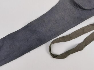 Tasche für die Gaswarnfähnchen der Wehrmacht, seltene Variante aus blauem Material, in sehr gutem Zustand