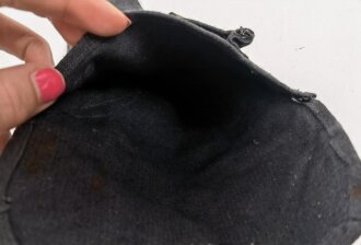 Tasche für die Gaswarnfähnchen der Wehrmacht, seltene Variante aus blauem Material, in sehr gutem Zustand