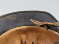 Luftwaffe, Stahlhelm Modell 1940. In allen Teilen originales Stück, die Glocke war vermutlich überlackiert und wurde gereinigt. Das Hakenkreuz des Adlers zu 70% erhalten