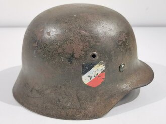 Heer, Stahlhelm Modell 1935. In allen Teilen Originales, zusammengehöriges  Stück. Das Hakenkreuz des Adlers zu 95% erhalten, ET60