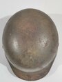 Heer, Stahlhelm Modell 1935. In allen Teilen Originales, zusammengehöriges  Stück. Das Hakenkreuz des Adlers zu 95% erhalten, ET60