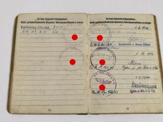 Soldbuch eines Angehörigen im "Pz.Gren. Ers.Btl. Brandenburg"  Eingetragene Auszeichnungen Verwundetenabz. schwarz , EKII, ISA, Rum.Medaille Mannhaftigkeit und Treue II.Kl. m.Schwertern