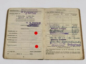 Soldbuch eines Angehörigen im "Pz.Gren. Ers.Btl. Brandenburg"  Eingetragene Auszeichnungen Verwundetenabz. schwarz , EKII, ISA, Rum.Medaille Mannhaftigkeit und Treue II.Kl. m.Schwertern