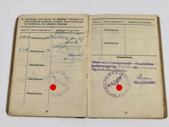 Soldbuch eines Angehörigen im "Pz.Gren. Ers.Btl. Brandenburg"  Eingetragene Auszeichnungen Verwundetenabz. schwarz , EKII, ISA, Rum.Medaille Mannhaftigkeit und Treue II.Kl. m.Schwertern