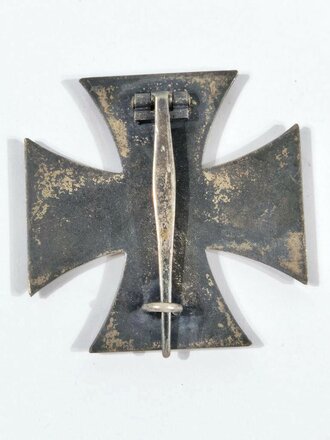 Eisernes Kreuz 1.Klasse 1939, angelaufenes Stück in gutem Zustand, die schwärzung des Hakenkreuz vollständig erhalten