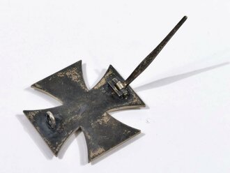 Eisernes Kreuz 1.Klasse 1939, angelaufenes Stück in gutem Zustand, die schwärzung des Hakenkreuz vollständig erhalten