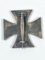 Eisernes Kreuz 1.Klasse 1939, angelaufenes Stück in gutem Zustand, die schwärzung des Hakenkreuz vollständig erhalten