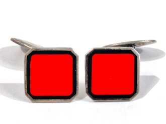 N.S. Sympathie Abzeichen, Paar Manschettenknöpfe, jeweils silbernes Hakenkreuz in schwarzer Emaille,12,5mm,  ungetragen, wohl Restbestand eines Juwelier