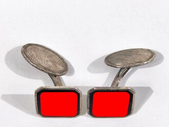 N.S. Sympathie Abzeichen, Paar Manschettenknöpfe, jeweils silbernes Hakenkreuz in schwarzer Emaille,12,5mm,  ungetragen, wohl Restbestand eines Juwelier