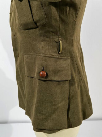 Canada WWII, CRCC Canadian Red Cross Corps, Women´s Service Jacket, Defence Medal and Canadian War Medal 1939-1945 come with the tunic