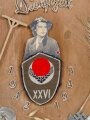Weiblicher Reichsarbeitsdienst, Holztafel mit Erinnerungsgegenständen einer Angehörigen im Bezirk XXVI