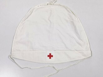 Deutsches  Rotes Kreuz, weiße Schwesternhaube, gebraucht mit diversen Löchern