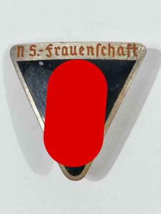 Nationalsozialistische Frauenschaft (NSF), Mitgliedsabzeichen, 8. Form, 31 mm, vorderseitig Klebereste
