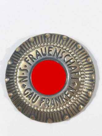 Nationalsozialistische Frauenschaft (NSF), Brosche des Gaues Franken, 42 mm, rückseitig Klebereste