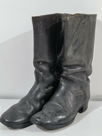 Paar Stiefel für Helferinnen der Wehrmacht. Getragenes Paar in gutem Zustand, Kammerstempel am Schaft. Ungereinigtes Paar
