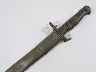 U.S. WWI, AEF Remington M1917 Bayonet (British P1913) in 2nd pattern scabbard, 55 cm (22"), good condition