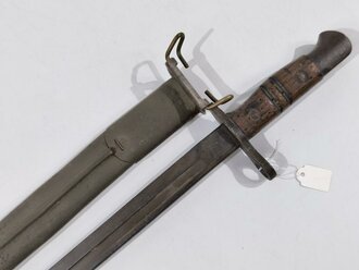 U.S. WWI, AEF Remington M1917 Bayonet (British P1913) in 2nd pattern scabbard, 55 cm (22"), good condition