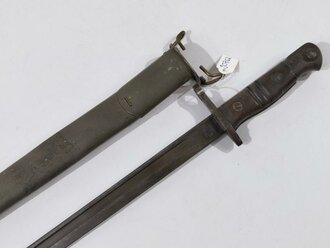 U.S. WWI, AEF Remington M1917 Bayonet (British P1913) in 2nd pattern scabbard, 55 cm (22"), good condition