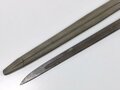 U.S. WWI, AEF Remington M1917 Bayonet (British P1913) in 2nd pattern scabbard, 55 cm (22"), good condition