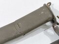 U.S. WWI, AEF Remington M1917 Bayonet (British P1913) in 2nd pattern scabbard, 55 cm (22"), good condition