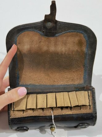 U.S. Civil War, Henry Cartridge Box .44, No. 2, 24 belt loops inside, black leather, ca. 11 x 18 x 4 cm,1860s, used condition