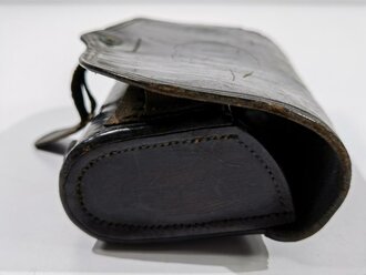 U.S. Civil War, Henry Cartridge Box .44, No. 2, 24 belt loops inside, black leather, ca. 11 x 18 x 4 cm,1860s, used condition