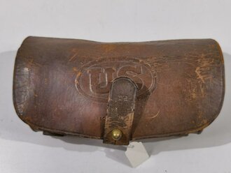 U.S. Civil War, Henry Cartridge Box .44, No. 2, 24 belt loops inside, brown leather, ca. 11 x 18 x 4 cm,1860s, used condition