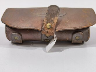U.S. Civil War, Henry Cartridge Box .44, No. 2, 24 belt loops inside, brown leather, ca. 11 x 18 x 4 cm,1860s, used condition
