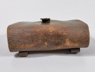 U.S. Civil War, Henry Cartridge Box .44, No. 2, 24 belt loops inside, brown leather, ca. 11 x 18 x 4 cm,1860s, used condition