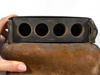 U.S. Civil War, Henry Cartridge Box, No. 2, wooden inlay for 4 cartridges, black leather, ca. 11 x 18 x 4 cm,1860s, used condition