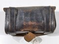 U.S. Civil War, Henry Cartridge Box, No. 2, wooden inlay for 4 cartridges, black leather, ca. 11 x 18 x 4 cm,1860s, used condition