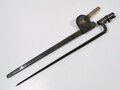 U.S. Civil War, M1855 Socket Bayonet with steel M1873 Scabbard and leather Frog with brass US Medaillon, Blade 46 cm (18") 56 cm (22") total, good condition