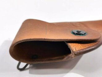 U.S. WWII ?, Leather Holster for Victory Revolver with lift dot, "R.I.A./V.I.A.", ca. 25  x 13 x 5 cm, very good condition