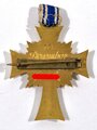 Ehrenkreuz der deutschen Mutter in gold an Querbroschierung. Volle Größe, das Band nur angedeutet