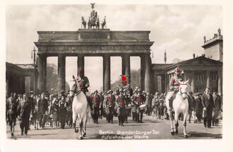 Fotopostkarte "Berlin. Brandenburger Tor. Aufziehen der Wache"