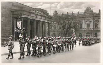 Fotopostkarte "Berlin. Wache vor dem Ehrenmal"