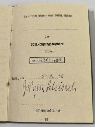 Leistungsbuch zum BDM Leistungsabzeichen, eingetragenes Stück mit  Verleihungsnummer 64368 einer Angehörigen im Untergau 382 Delmenhorst