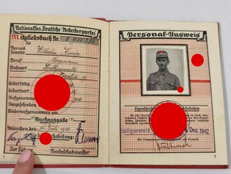 NSDAP Mitgliedsbuch sowie zwei Quittungskarten für einen SA Mann aus Heiligenwald