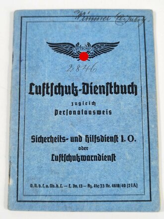 Luftschutz Dienstbuch eines Angehörigen aus Nürnberg. Lichtbild entfernt, sonst gut