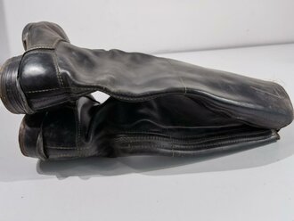 Paar Stiefel für berittene Mannschaften der Wehrmacht. Leicht getragenes Paar, ungereinigt, guter Gesamtzustand. Sohlenlänge 27cm
