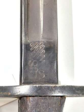 U.S. WWI, AEF Remington M1917 Bayonet (British P1913) with second pattern leather scabbard M1917, 55 cm (22"), good condition