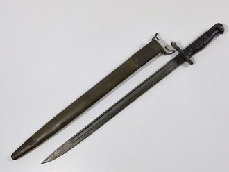 U.S. WWI, AEF Remington M1917 Bayonet (British P1913) with second pattern leather scabbard M1917, 55 cm (22"), good condition