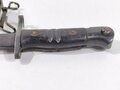 U.S. WWI, AEF Remington M1917 Bayonet (British P1913) with second pattern leather scabbard M1917, 55 cm (22"), good condition