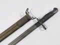 U.S. WWI, AEF Remington M1917 Bayonet (British P1913) with second pattern leather scabbard M1917, 55 cm (22"), good condition