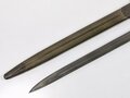 U.S. WWI, AEF Remington M1917 Bayonet (British P1913) with second pattern leather scabbard M1917, 55 cm (22"), good condition